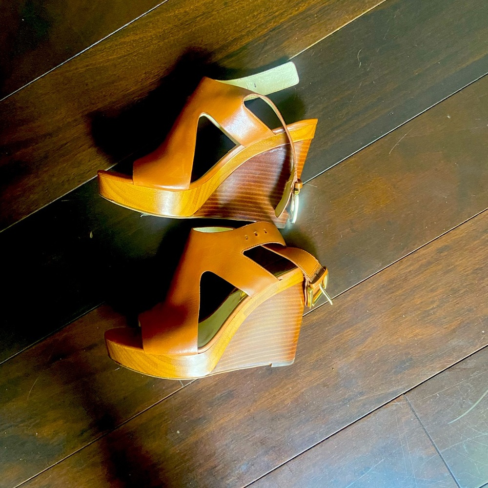 Michael Kors light brown wedge Sandals with Gold Buckle.